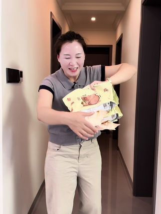 免撕的垃圾袋,独立包装,挂在办公室,挂在宿舍,挂家里墙上,独立收口加宽加厚加大,还耐高温,放心去拍
