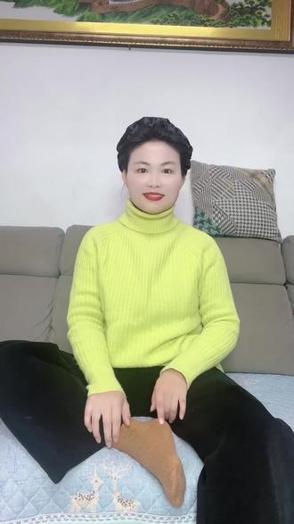 脚后跟干燥起硬皮的快去试试它,涂上很滋润,脚上可以用,手上身上也可以#夏季必备#脚后跟干燥起皮 #脚后跟粗糙怎么变嫩 #手脚干裂