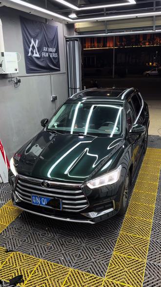 比亚迪宋pro,装贴祖母石绿。#全车改色膜 #1680改色膜 #手艺操作 #贴膜改色