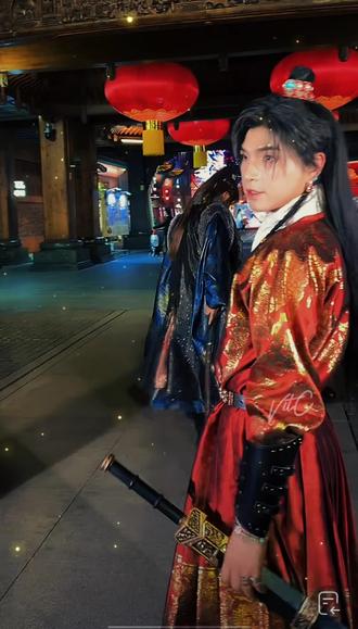 步步红尘
那红尘烟雨深,几度回眸待谁归,我在人间停停走走,拼拼凑凑,换来手里一壶酒。@关恒(蹦山咔拉咔)º⁶¹⁶ @关恒G-MAX º⁶¹⁶ #关恒蹦山咔拉咔 #原创歌曲#步步红尘#歌手