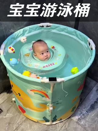 晚上容易哭闹夜醒的宝宝,可以安排一个游泳桶让宝宝游游泳,宝宝真的太享受了,晚上也能睡的更香#二月闹 #宝宝游泳 #宝宝游泳桶 #宝宝游泳好处多
