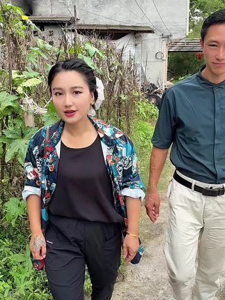 今天见到了我们恩施的网红老辈子,毛哥,酷拉斯油@三 姐 【178】 @蟑螂一撮毛