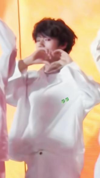 王橹杰 宠爱随舞 结尾朝lumos主攻区比心🩵#王橹杰 #lumos #新音 #TF家族新年音乐会 20251227