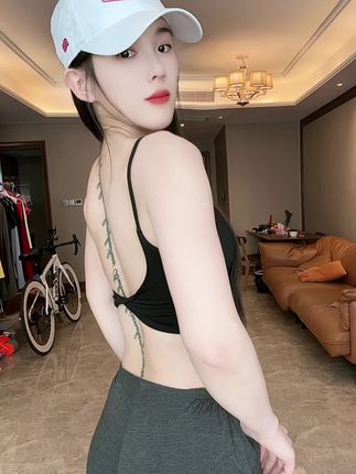 女生夏天露背免穿内衣的“小心机” !跑步健身出街穿超吸睛,辣妹必备#高质感cleanfit穿搭 #欧美时尚穿搭 #背心穿搭 #健身搭配 #辣妹穿搭