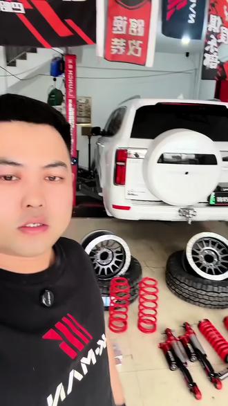 #乐亭路逸越野车改装 #坦克500 #硬派越野男人的大玩具 路逸改装~坦克500Hi4Z
500Z 大灯调节支架
科曼中东沙漠氮气减震
18寸 外防脱锻造轮毂ET0值
固铂2856518 AT3 xlt