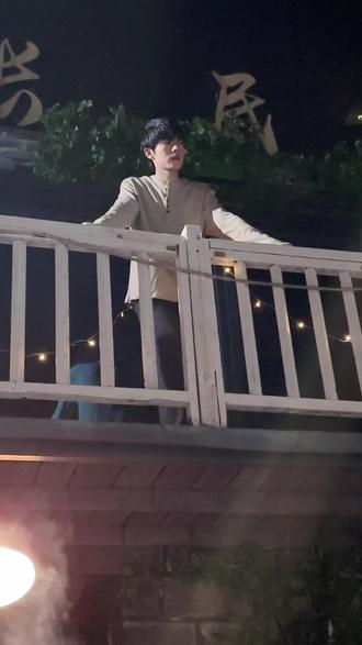 这次没能见上一面,那就期待下次和妞子来厦门拍戏吧!@曾辉啊~~
#曾辉 #落日雨辉 #星光落渔火