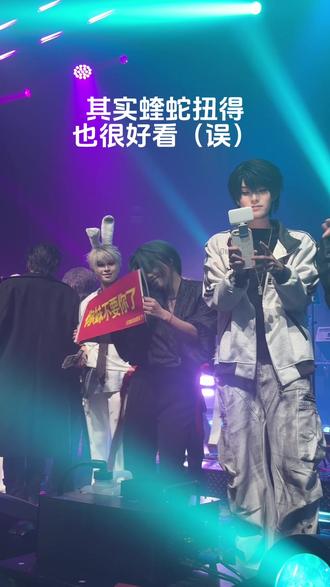 蝰蛇:专业挑衅阴暗妹控
根据不完全统计,被挑衅的有三个老师哈哈哈哈哈哈笑死我了,这个绿脑袋就这样四处宣扬“你妹妹不爱你了~”
其实本人的计划是当着夏以昼的面把手机递给蝰蛇,但是我怕我回家先受不了(目移)
#ooc致歉 #EW白情誓约 #Earthwalker #广州国乙夜场 #国乙夜场