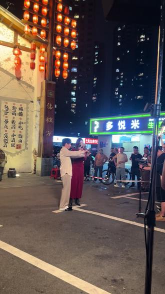 偶遇李维嘉沈梦辰拍广告