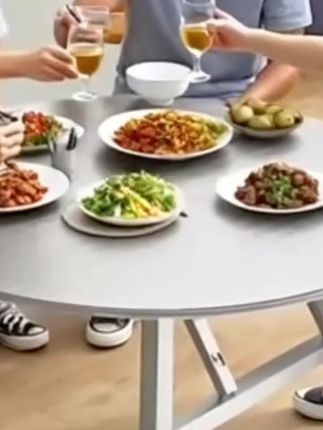 不锈钢折叠圆桌适合流动酒席和家用,质量很好收纳不占空问