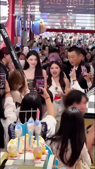 阿爆和方圆来名创优品当一日店长啦!!!现在推出66抵99代金券真的要冲!#名创优品 #名创优品代金券 #名创优品一日店长 #圣诞 #miniso