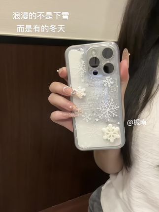下雪了❄️今年冬天想和你一起看雪,不止看雪,不止冬天….#这个手机壳真的长在我心巴上了 #浪漫#雪花#手机壳