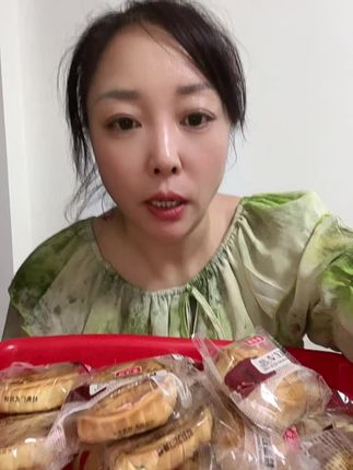 传统广式五仁月饼皮薄馅足糕点零食月饼#太好吃了 #软糯香甜 #口感非常好 #五仁月饼 #糕点零食