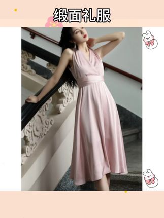 #礼服 高级感粉色小礼服法式复古裙V领缎面挂脖连衣裙宴会女气质 #礼服分享 #缎面礼服 #挂脖礼服 #复古礼服