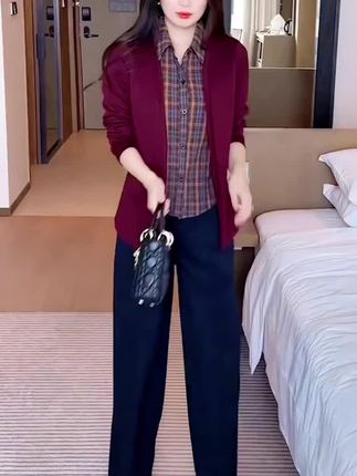 #上热门话题🔥🔥🔥 气质百搭假两件长袖T恤女2025秋季新款格纹拼接减龄显瘦上衣通勤#秋季穿搭 #秋季搭配 #秋季新款 @抖音小助手