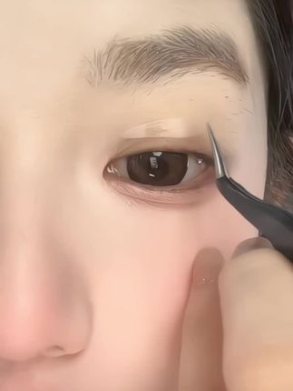 水滴形双眼皮贴你是我的神!再也不怕贴出来双眼皮会被眼尾吃掉了!直接扩宽眼尾放大双眼效果绝了#今日妆容 #平价彩妆 #女大学生 #日常唠嗑
