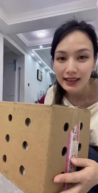 小太阳到家第一天,嘎嘎叫还总扇翅膀是怎么回事呀?有没有大神知道的……#鹦鹉 #鹦鹉鹦鹉萌萌哒逗鹦鹉 #鹦鹉小白 #小太阳鹦鹉