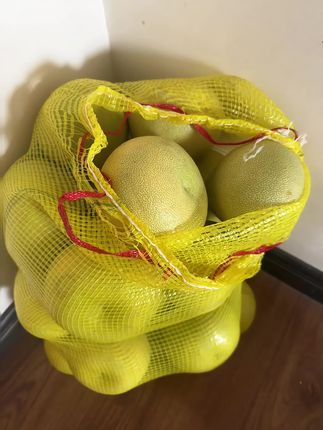 终于买到了报恩柚子,不粘皮,真的不粘皮,巨好剥!果肉细腻,脆甜多汁巨好吃!秋天的第一个柚子安排上!#文旦柚#秋天的第一个柚子#柚子的正确剥法 #柚子 #新鲜应季水果