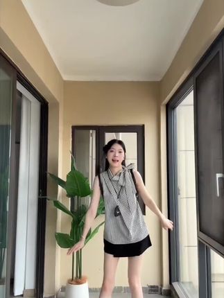 韩系条纹蝴蝶结挂脖无袖上衣女a字包臀半裙套装两件套#简约大气#挂脖无袖#包臀半裙#时尚穿搭 #谁穿谁好看系列