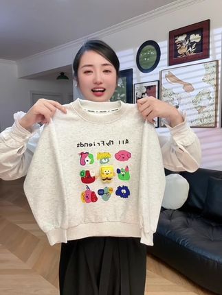 海绵宝宝还是这种立体的,上身太q萌可爱了,女儿喜欢的不得了,软软糯糯的很舒服,随便搭配裤子都好看#儿童卡通卫衣#高品质童装 #潮童穿搭 #萌娃穿搭