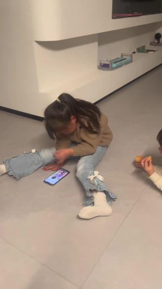 现实版笑跪,笑趴了……快笑哭了,咱也不敢问,怕有什么大毛病