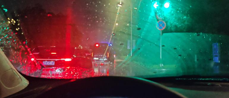 “永远有多远”
“比等待多一天”