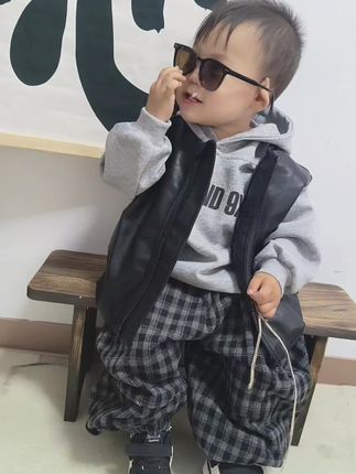 #潮酷男孩 #萌宝穿搭 这个小孩哥今天有点帅还有点可爱#男宝穿搭 #每日童装穿搭分享
