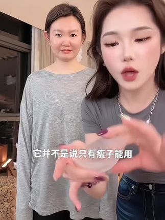 姐妹们,这款垫肩我已经帮你们试过了完美贴合肩膀,秒变直角肩!#显瘦神器#直角肩 #溜肩神器肩垫