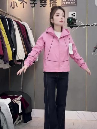 (新款特价)连帽百搭女常规款拉链防风短外套外套风衣软壳春秋#冲锋衣 #女装穿搭 #休闲百搭