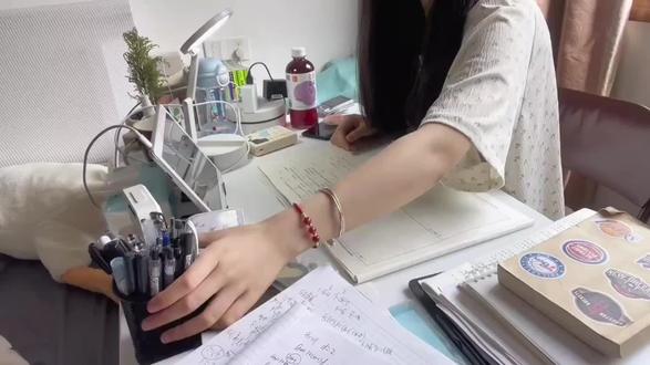 三年级语文下册,最难的第一单元,在考试中占比最大。假如看完视频开始备战,跟着老师这样布局,黑马逆袭班级前三❗
#三年级语文 #语文练习与测试 #必考考点 #知识点总结 #学霸秘籍