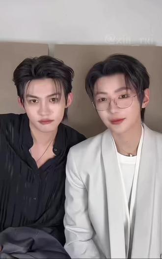 ✨我的男神云旗和普普来啦!双倍心动暴击💘
互动甜度超标🍬 默契满分💯 每一帧都值得循环播放📸
快来围观他们的神仙日常吧~
#我的男神 #双人互动 #云旗 #普普 #甜度满分