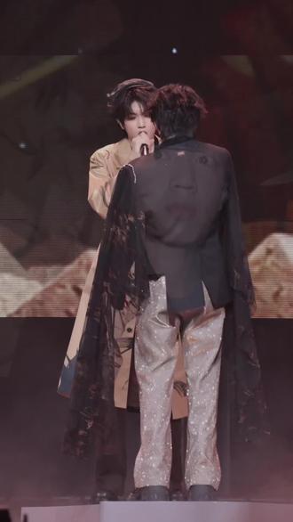 “桃花开了”#桂瑞 #太阳与地球 #这是我妈妈这是我爸爸他们相爱了