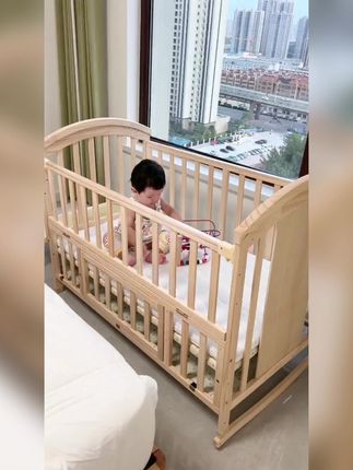 #原木婴儿床, 多功能好用不闲置,早用早享受~#婴儿床#新生儿原木拼接床 #宝宝拼接床 #原木实木宝宝床