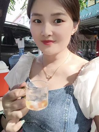 女人一定要有四千万!千万要上班,千万要努力,千万要自信,千万不要随便相信别人的话,不然母猪真的会上树哦😂#搞笑 #幽默视频搞笑 #搞笑视频 #搞笑段子 #抖音小助手dou上热门