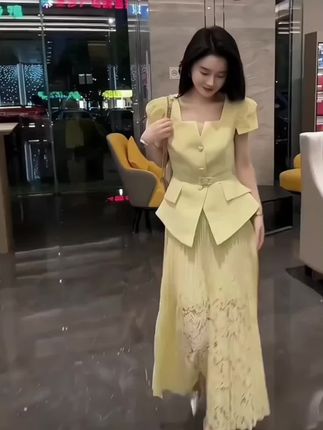 这款春夏新款时尚显瘦气质,女士网红洋气两件套百搭款来啦#女装时尚两件套 #女士时尚裙子套装 #时尚显瘦两件套装 #高级感#套装