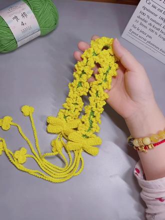 春天的浪漫是油菜花给的!锦簇油菜花发带教程!
线材:@苏苏姐家官方旗舰店 唯棉四股
色号:71/37
钩针:2.5
#我的手工作品分享给大家 #手工diy作品大赏 #谁还没个隐藏技能 #油菜花 #发带