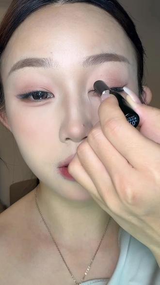 这就是懒人手残党的化妆作弊神器呀!!轻松get精致贵气的眼妆~#lazyfun眼影棒 #眼影棒 #lazyfun果冻眼影棒 #眼影#粉彩妆