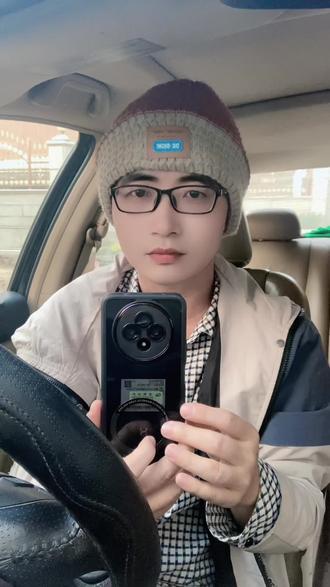 #我有一事不明 #虚假配置 #手机摄像头 #假摄像头 #凑数摄像头 为什么手机表面看着是四颗摄像头,拆机后只有一颗摄像头可以用呢?可以告诉我为什么吗……