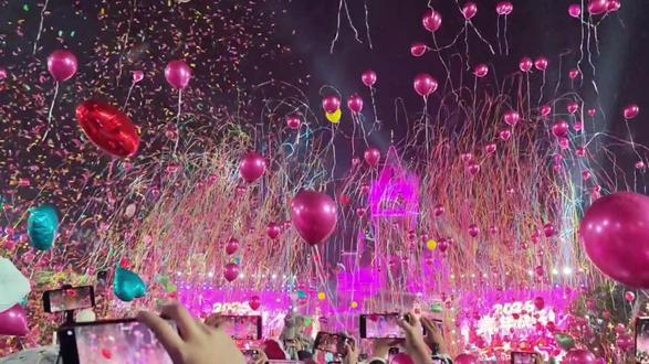 这一刻,一切都值了 此视频拍摄于2026年一月一日零点郑州方特跨年现场 𝟮𝟬𝟮𝟲 |请幸福 请勇敢 请坚韧 请幸运 #跨年 #新年快乐 #2026跨年 #方特跨年夜 #郑州跨年