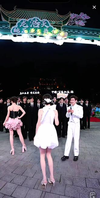 #龙浩天酉阳大舞台 #小龙女新舞 #龙浩天男团银河系A #龙浩天妹妹 #龙浩天瑶瑶小龙女同台 小龙女新舞,太可爱了吧@龙浩天妹妹🐰 @龙浩天🐲 (4.10中午12点生日庆) @龙浩天男团·银河系A(团队招优)PGY