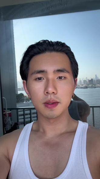 今早跟一位高净值朋友深聊。
她说的一句话让我想了很久:
“一个人的物质一定是和一个人的认知相匹配的,如果你没有认知,即使你赚了很多钱,也无法守住。”
这就是认知的差距。
被“碾压”的感觉不好受,但我享受这种痛苦——因为每一次认知升级,都是未来变现的伏笔。
我一直相信:
真知若不能付诸实践,满腹经纶也是空谈。
接下来,去试,去做,去验证。
感谢朋友的坦诚分享🙏
#认知升级 #痛苦即成长#迪拜#sobha#就想说点大实话