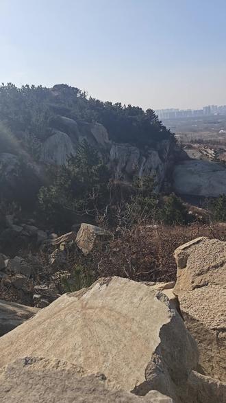 2026年无人机首次飞行申请没有通过,理由是不准超过120米,可是这个山头海拔就在100以上了,算了,还是先用手机拍拍风景吧。#爬山推荐 #自然风景 #无人机新规