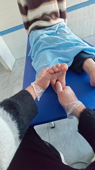 第一视角带你观看按脚到底疼不疼?
美女评价自己是野兔脚?
#真实生活分享计划 #推拿 #按脚 #第一视角 #搞笑