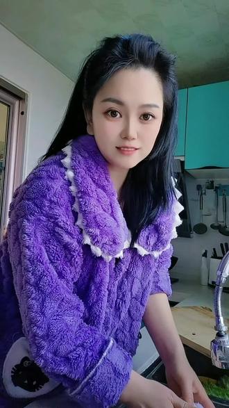 龙到38岁后全是福,这是老一辈常说的一句话。大林木命的龙,前半生吃的苦受的难,全是在为福气铺路。38岁一到,风雨全善,好运扎堆。往后余生,平安喜乐常伴,万事顺心无忧。#属龙#励志#正能量#dou+上热门 #属龙