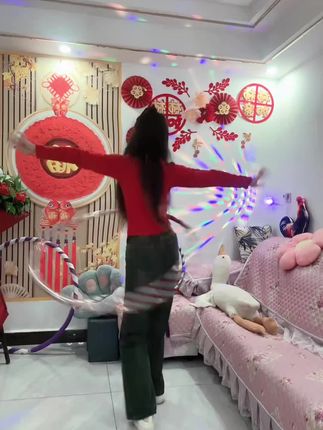 #创作者中心 #创作灵感 卡点呼啦圈自由发挥舞蹈#跟着音乐节奏嗨起来 #练出小蛮腰 #怎么开心就怎么玩😃😃😃