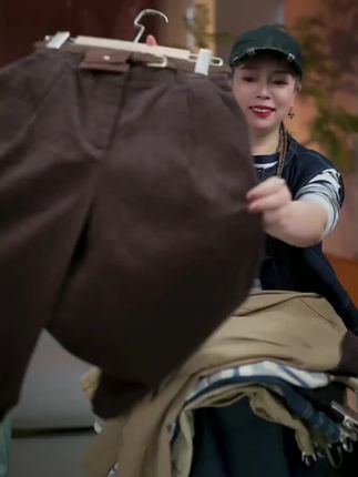 2025秋季复古琥珀咖灯芯绒八分裤女宽松条绒休闲裤七分直筒阔腿裤#时尚大方#时尚潮流#时尚百搭#时尚休闲#阔腿裤