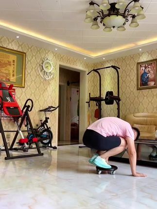 累是累了点,每天100+,肚子平了,腹肌马甲线出来了,全身都紧致了,姐妹们坚持以一个月效果真的香,你绝对会爱上你自己😍😍#居家锻炼 #大肚子变小蛮腰 #瘦腰腹