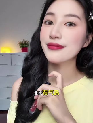怀孕可以不化妆,但出门还是要涂唇釉呀~#唇釉 #口红试色 #袋鼠妈妈 #怀孕 #孕期