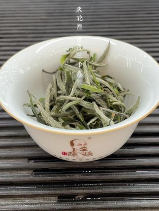 连痉梗都是白色的,才是真正的顶级白茶😂😂😂#喝茶关注我 #陈焕白茶