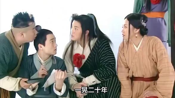 《武林外传》首播20年:那些口头禅,刻进了我的DNA。
一晃二十年,我的青春还在同福客栈。
2026年1月2号,掐着指头一算,距离《武林外传》2006年1月2号首播,正好二十年整。当年我十五岁,守着电视机笑得前仰后合,如今再回看,才发现那间小小的同福客栈,装着我一整个青春。
还记得佟掌柜操着一口陕西方言说“额滴神啊”时的夸张模样,她抠门又心软,嘴上总挂着那段经典的忏悔:“我错了,我真的错了,我从一开始就不该嫁过来,我不嫁过来,我的夫君就不会死,我夫君不死,我就不会沦落到这么一个伤心的地方”,每次念叨这段,都能把人逗得直乐。
老白的“葵花点穴手”一出手,准保能镇住场子,他还总爱说“这事包我身上”,结果十回有八回得靠佟掌柜兜底。他和掌柜的拌嘴日常,是我当年最爱看的桥段,总觉得他俩吵吵闹闹的样子,比江湖上的刀光剑影有意思多了。
无双温柔又勤快,不管是擦桌子洗碗还是帮忙解围,张口就是“放着我来”,那股子热心肠,看一眼就觉得暖心。
郭芙蓉的“排山倒海”喊得震天响,明明是个闯祸精,却总爱自我反省:“世界如此美妙,我却如此暴躁,这样不好,不好”,每次闯了祸就耷拉着脑袋,等着佟掌柜数落,活脱脱一个没长大的小姑娘。
吕秀才的“子曾经曰过”能把人念叨得头昏脑胀,手无缚鸡之力的他,却凭着一张嘴说死了姬无命,现在想起来还觉得好笑又佩服。我当年还把他的“知识就是力量”抄在笔记本扉页,假装自己也是个文化人。
李大嘴的“包在我身上”听着靠谱,实则十有八九要掉链子,他总惦记着当镖头,惦记着蕙兰,却一辈子守着同福客栈的灶台,还总爱说“我姑父是娄知县,低调,低调”,逗得大伙哈哈大笑。
还有小贝,那个调皮捣蛋的衡山派掌门,张口就是“嫂子,我饿了”,活脱脱一个被宠坏的小丫头,偶尔还会耍耍小脾气喊“我的糖葫芦”,每次她撒娇耍赖,客栈里的人都拿她没办法。
老邢和燕小六这对捕头师徒,更是客栈的常客。
老邢一进门就喊“本捕头在此,谁敢造次”,明明没什么本事,却偏偏装得威风凛凛。然后在踱着步子,满客栈转悠,嘴里还念叨着“这世界太疯狂,耗子都给猫当伴娘”,那股子一本正经的滑稽劲儿,每次都能把我逗笑。
燕小六更是个活宝,腰间别着把破刀,动不动就拔刀喊“帮我照顾好我七舅姥爷他三外甥女”。
当年看剧,总觉得佟掌柜他们的日子过得热热闹闹,羡慕他们有一群吵吵闹闹的朋友,羡慕同福客栈的屋檐下。
#武林外传20周年