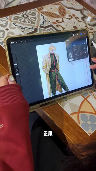 画人体和画 Q 版其实是一个逻辑
画什么都得先抓大形,再扣细节!
1⃣️归纳细节,概括整体
2⃣️比例关系
3⃣️拆分几何
4⃣️正负型
#板绘 #新手学插画 #procreate #起稿步骤 #绘画教程